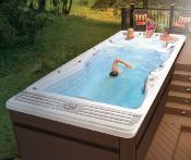 CARRIL DE NADO MARCA JACUZZI, MODELOS CON POTENCIA DE CHORRO DE (10.5 HP, 5 HP, 4 HP)  AREA DE NADO (3.76m, 2.84, 2.43m) DESDE $33,373 USD