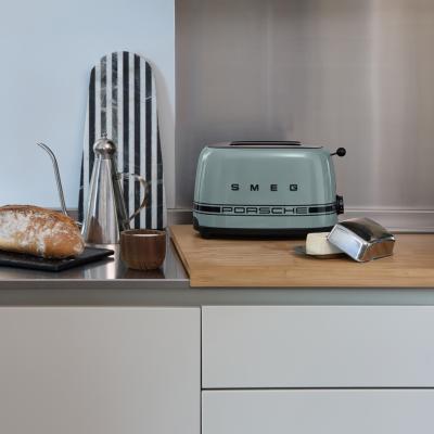 Tostador 2 Rebanadas Marca: Smeg x Porsche Modelo: TSF01PCGUS Color: Shade Green (10 2025)