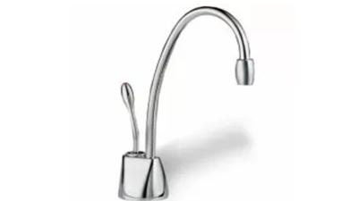 Dispensador de Agua Marca: Insinkerator Modelo: F-GN1100C Color: Cromo ($627 USD)